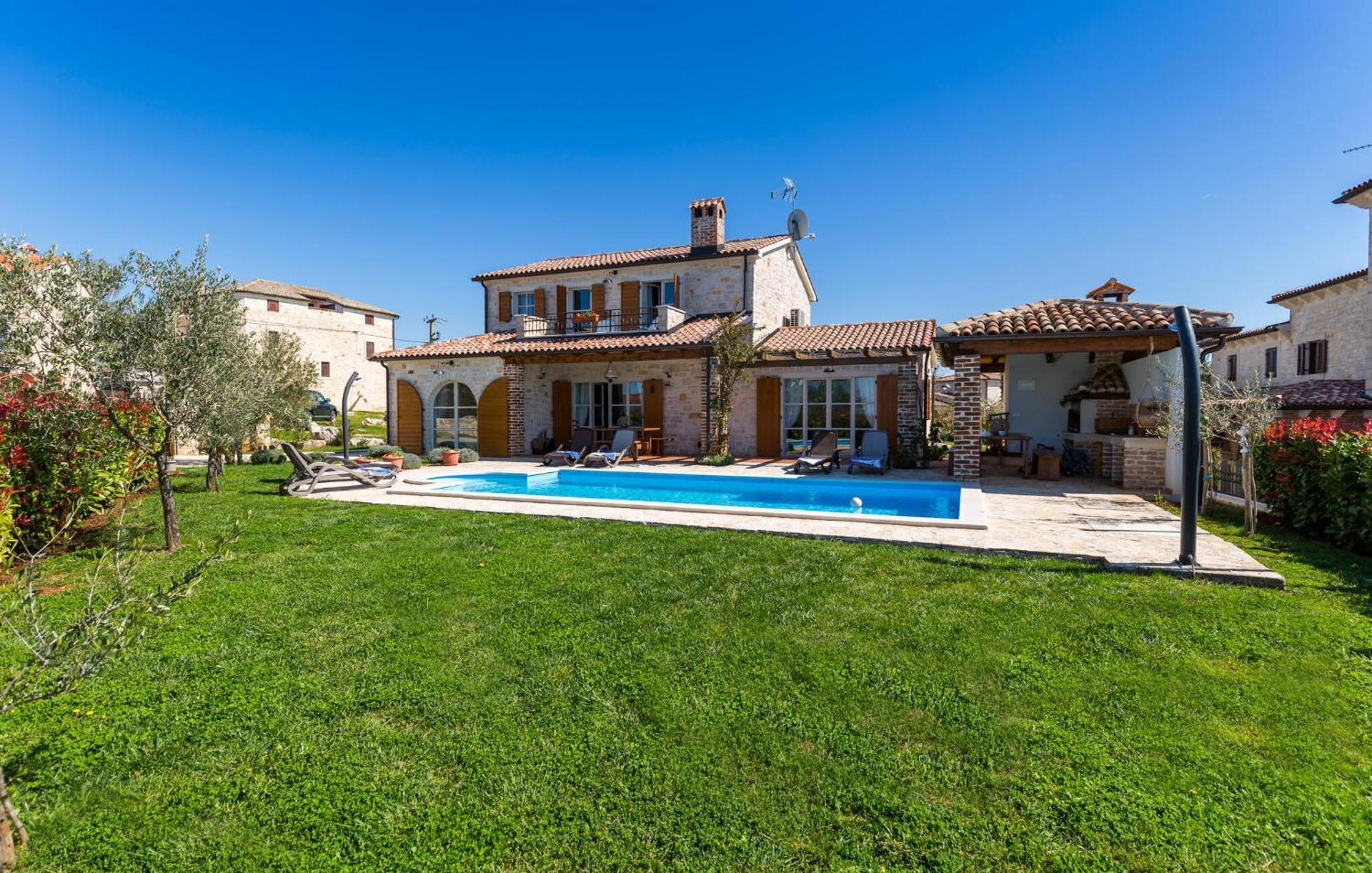 Cozy In Barat With House A Panoramic View *